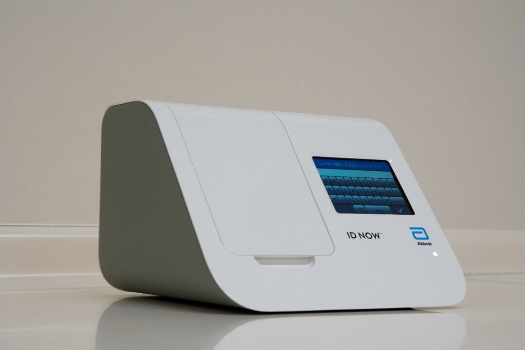 PCR検査機器 ID NOW